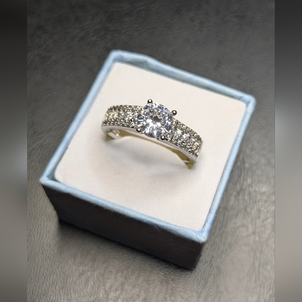 Stunning Ladies Cubic Zirconia Pave Ring (9)